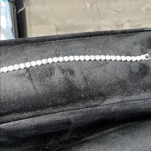 Tennis bracelet shines like real diamonds
